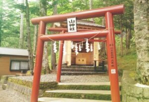 新屋山神社奥宮