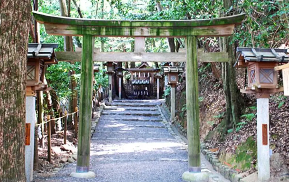 神宝神社(かんだからじんじゃ)