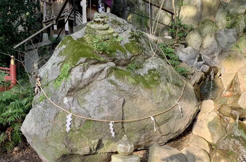 来宮神社の弁天岩