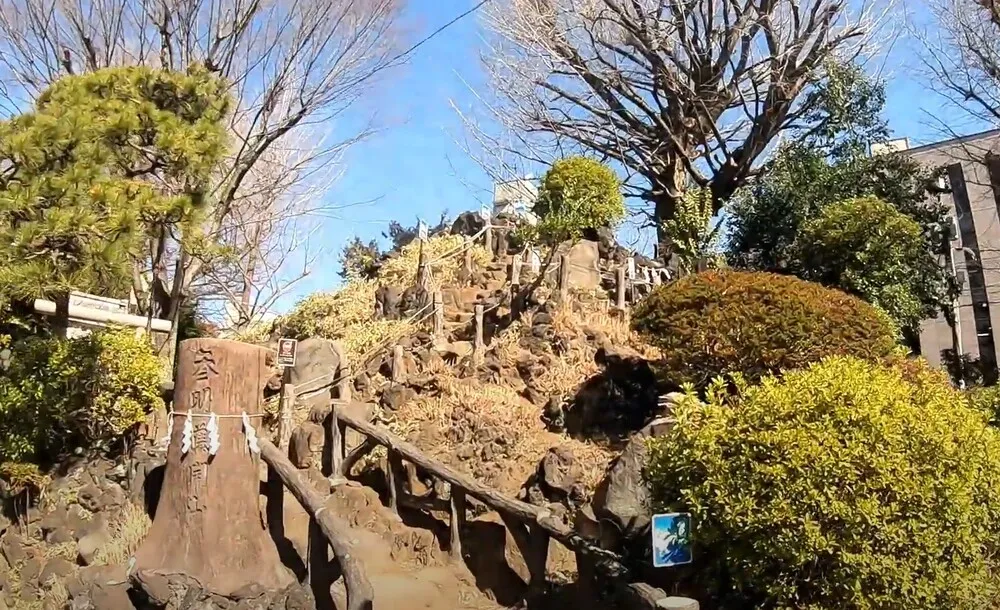 鳩森八幡神社（富士塚）
