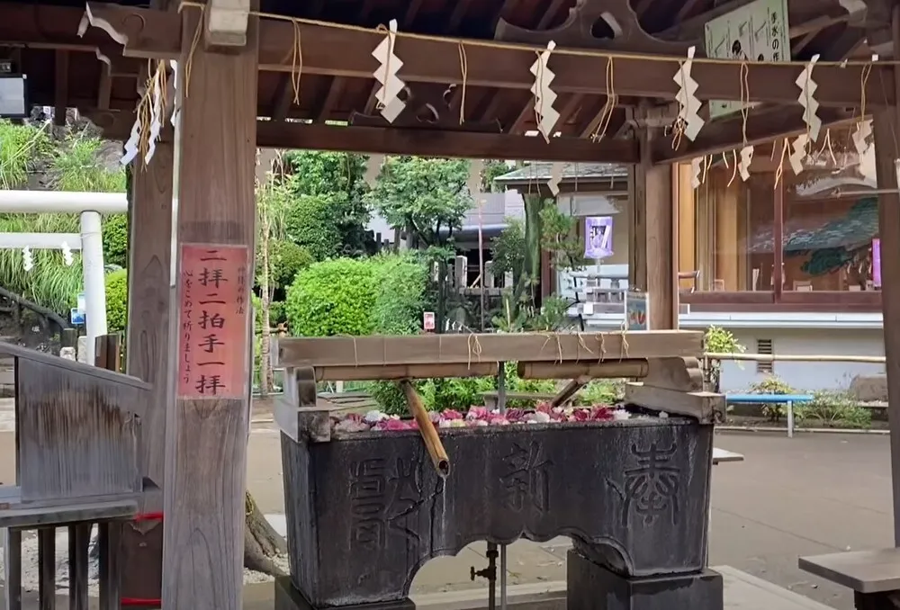 鳩森八幡神社（花手水）