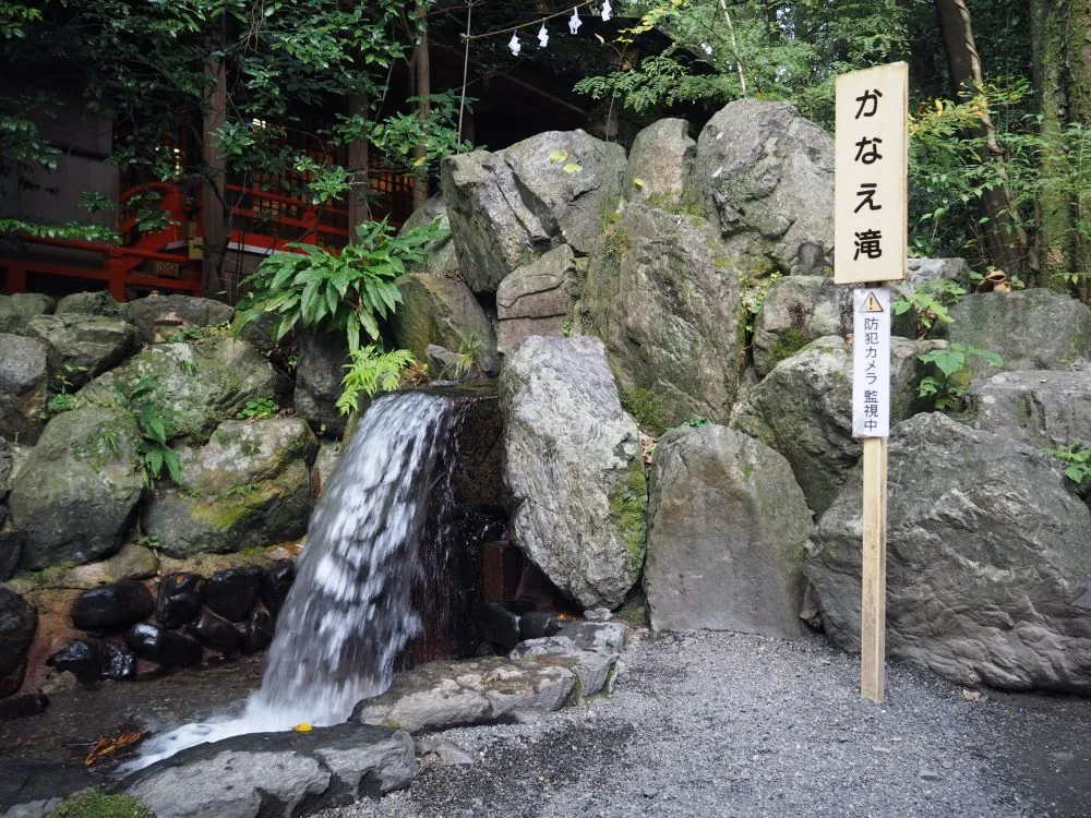 椿大神社（かなえ滝）