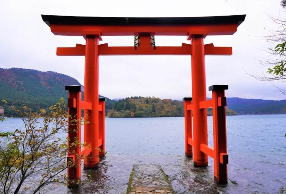 九頭龍神社（平和の鳥居）