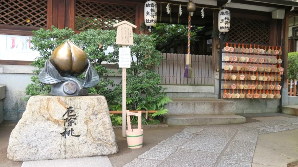 晴明神社（厄除桃）