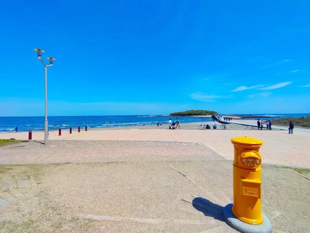 青島神社(黄色いポスト)