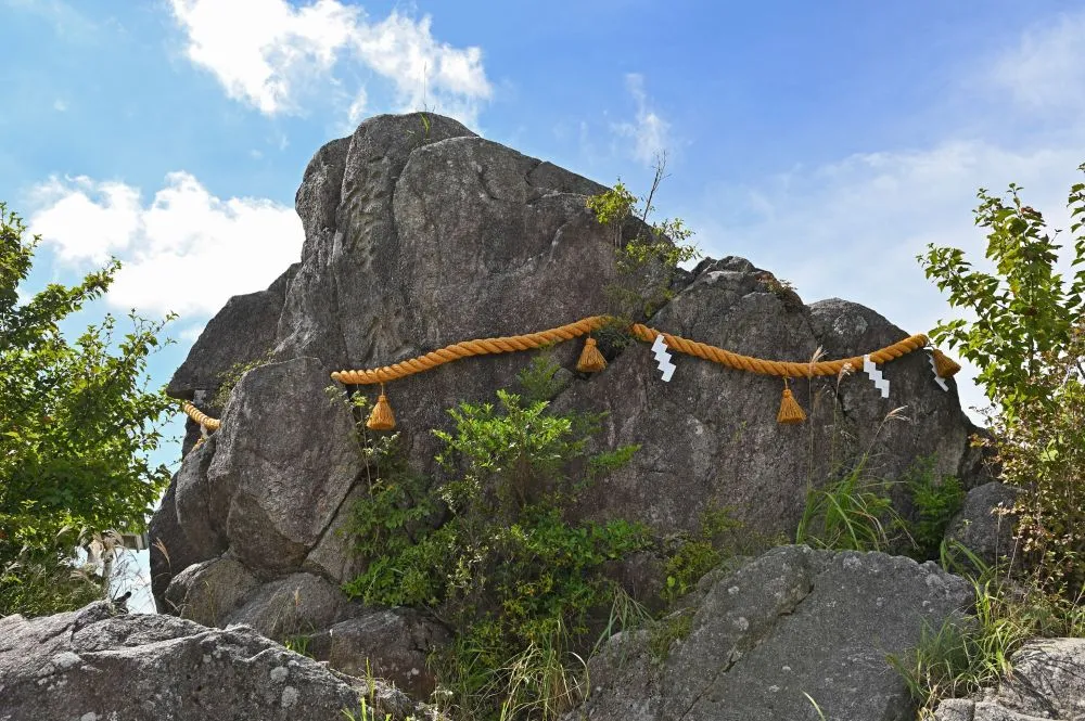 竈門神社（拝礼岩）