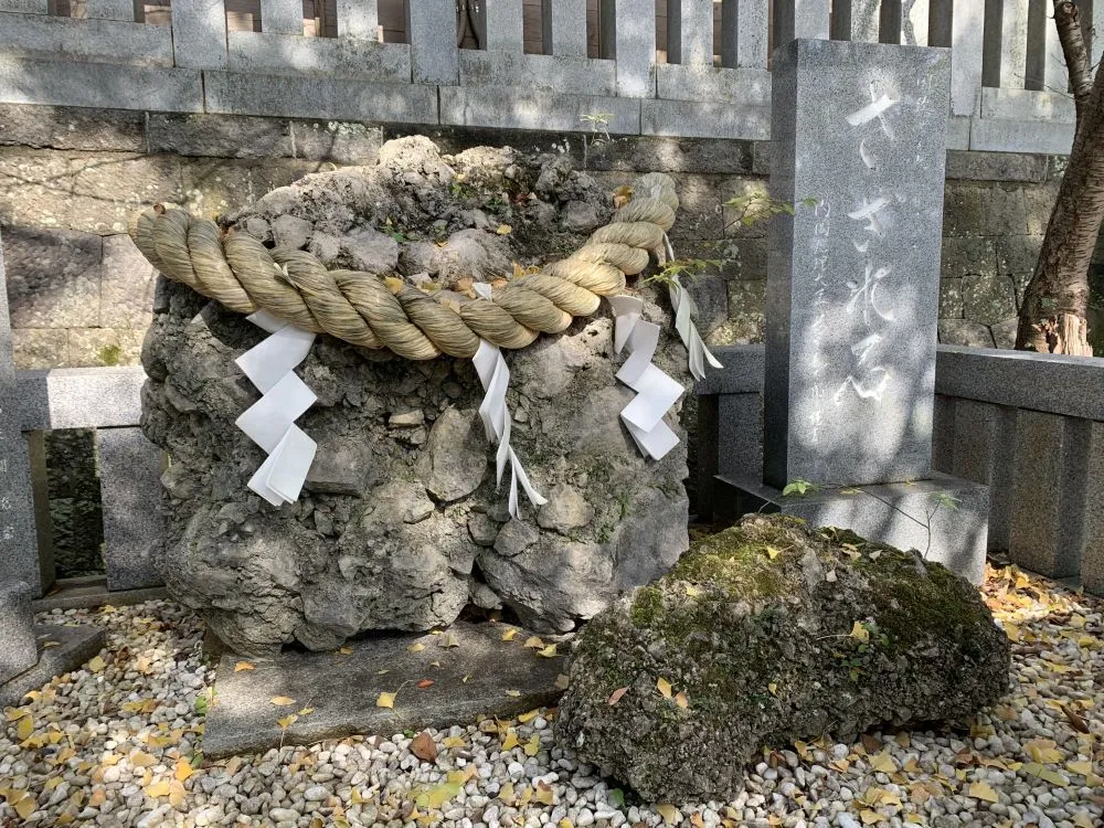 玉前神社（さざれ石）