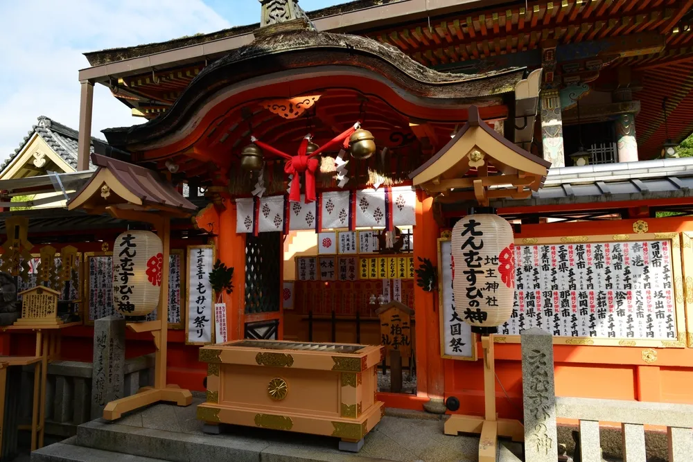 地主神社