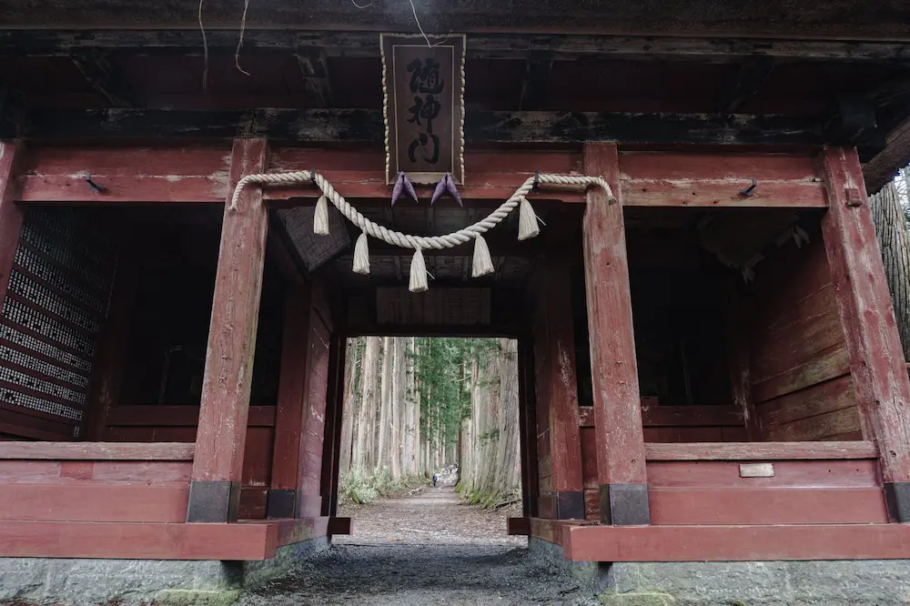 戸隠神社（随神門）