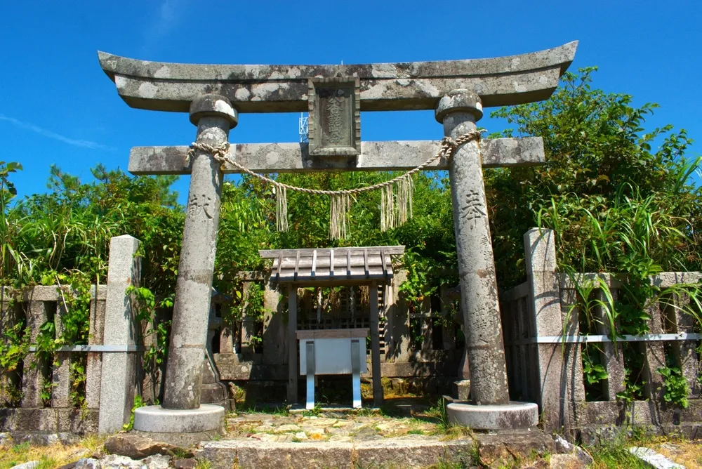 彌彦神社（御神廟）